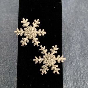 Snowflake Earrings Pierced NWOT